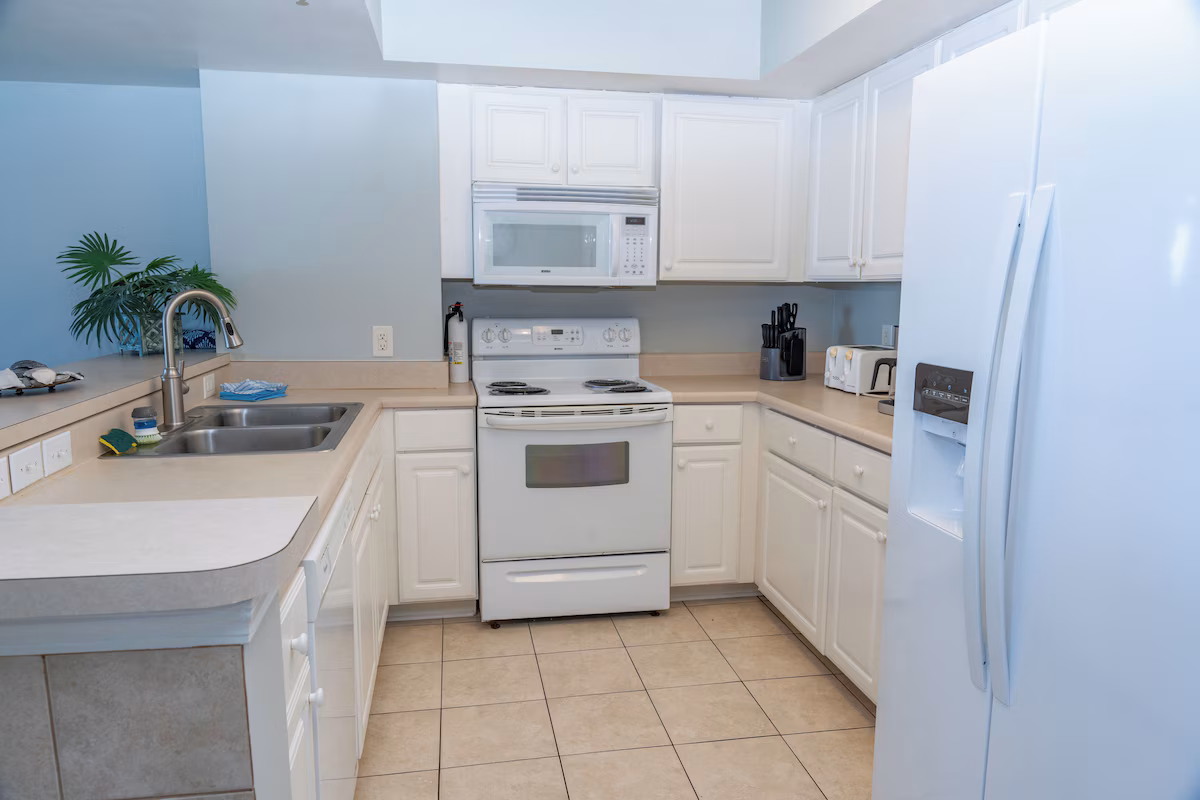 BeachWalk Villas kitchen and dining area